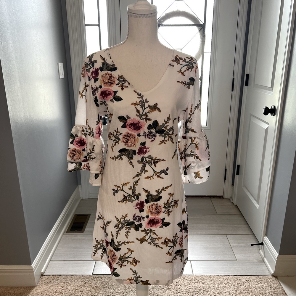 Beautiful floral dress 👗 - Picture 2 of 6